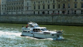 C'est la Vie on the Seine