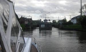 C'est la Vie waiting for lights to enter lock