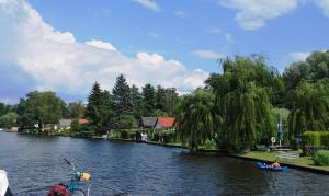 Holiday homes along the lake side