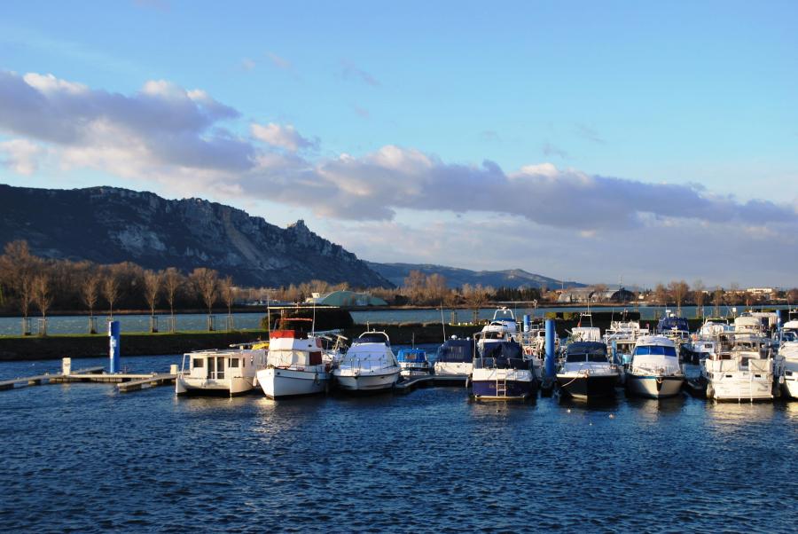 Valance Marina- you cannot see how windy it was